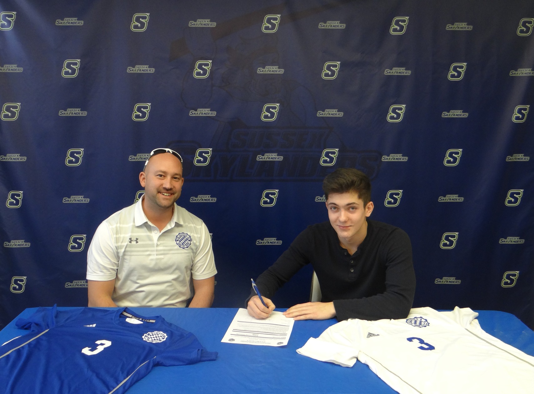 Oullette signs with Sussex